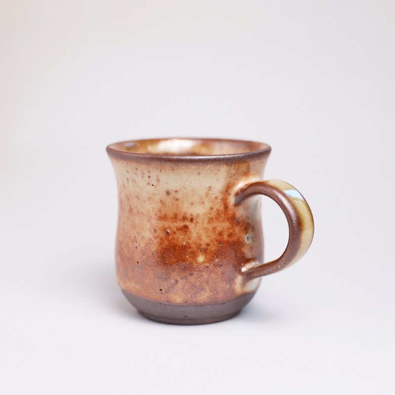 明芽窑 l 柴烧志野把杯 酪梨型 橘红 闪焰黑子 咖啡杯 陶杯 H7 - 咖啡杯/马克杯 - 陶 橘色