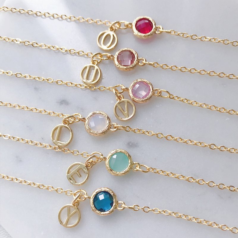 定制化情人姊妹礼物・英文字母・镀金包边玻璃仿宝石手链 (6色) - 手链/手环 - 玻璃 多色