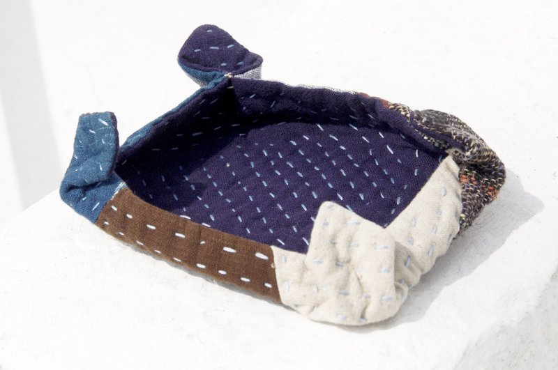 圣诞礼物 交换礼物 圣诞市集 限量一件/手感刺绣小碟 /饰品碟/刺绣饰品盘 / Boho民族风置物篮 / indigo 蓝染名片架 / 文房具手工刺绣布物 - 彩色刺绣拼布置物碟 - 收纳用品 - 棉．麻 多色