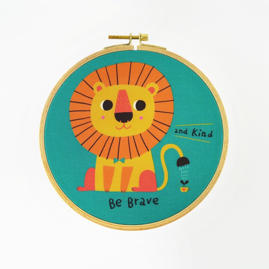 Be Brave And Kind The Little Lion 勇敢善良的狮子复制画刺绣框 - 摆饰 - 棉 多色