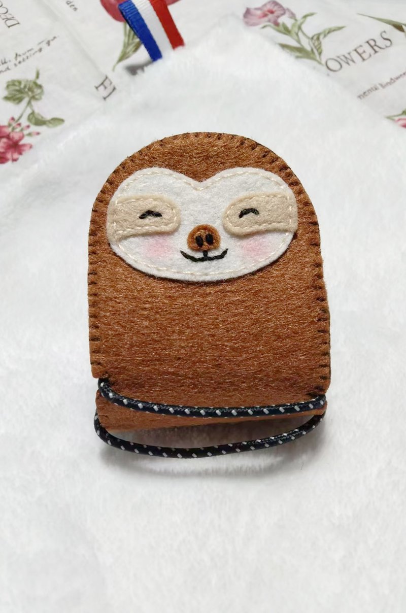 Earphone holder 耳机集线器-树櫴企鹅 - 卷线器/电线收纳 - 其他人造纤维 咖啡色