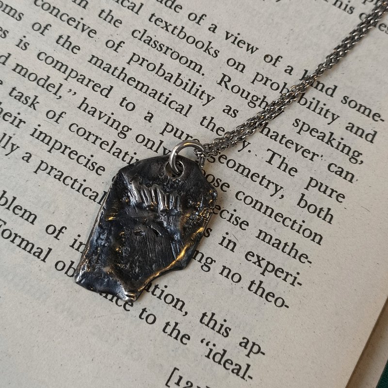 盾牌造型银吊墬 - 项链 - 银 黑色