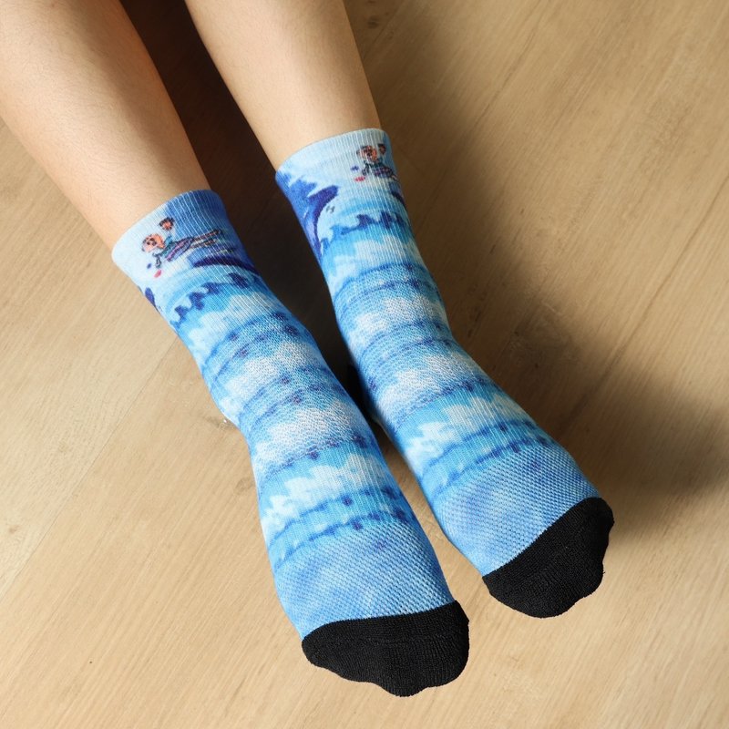 【联名袜】小创袜x贝贝的艺想世界-睡觉的贝贝/鲸鱼喷水/疗愈兔子 - 袜子 - 环保材料 蓝色