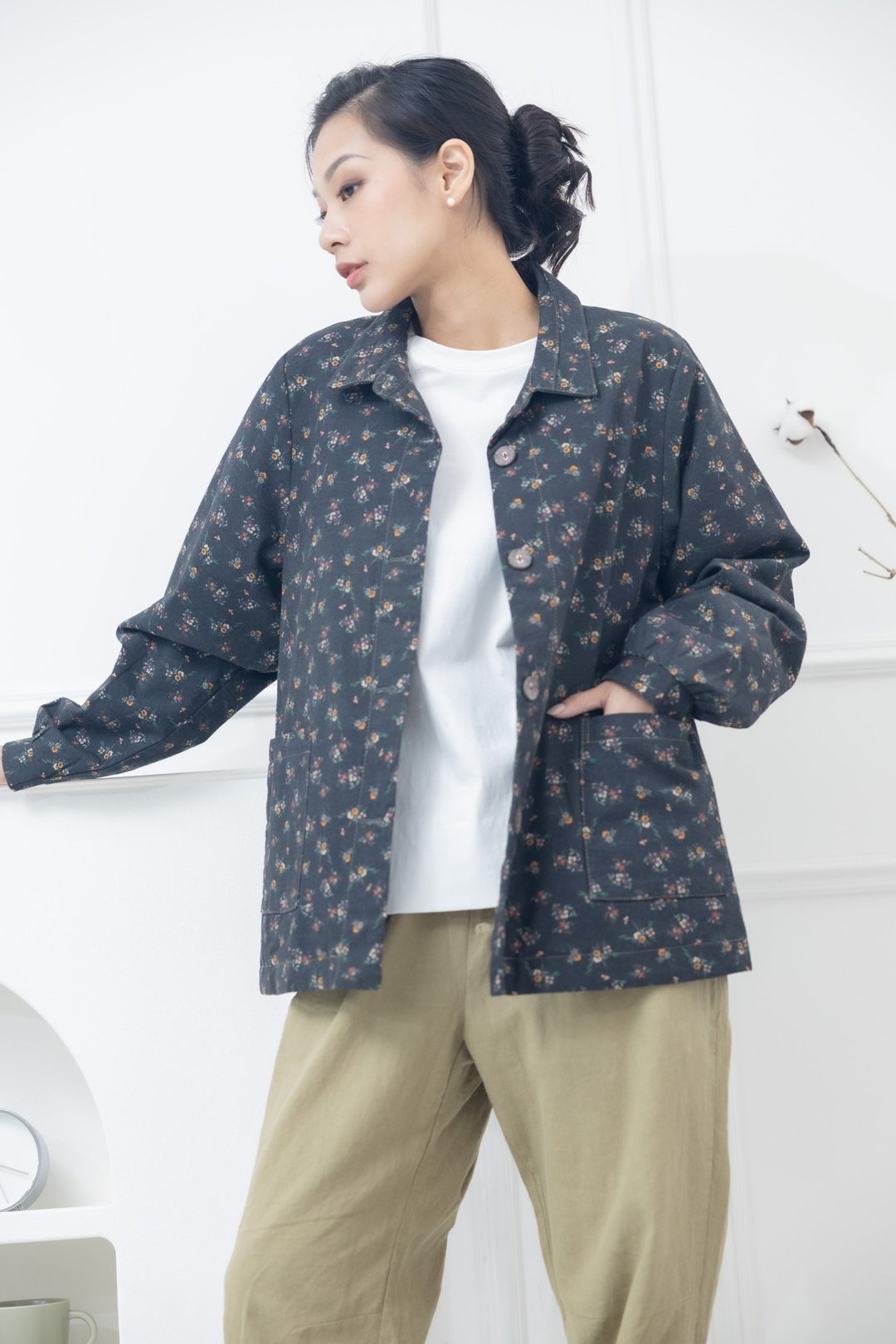 黄碎花立领外套 褪黑色 - 女装休闲/机能外套 - 其他材质 黑色