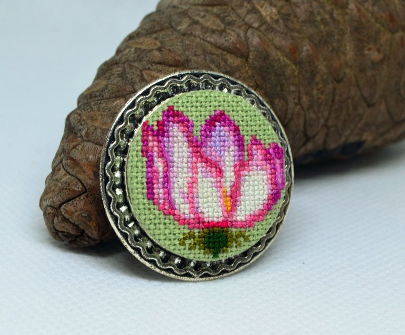 粉色花朵刺绣胸针十字绣自然首饰送给她的精美礼物 - 胸针 - 绣线 粉红色
