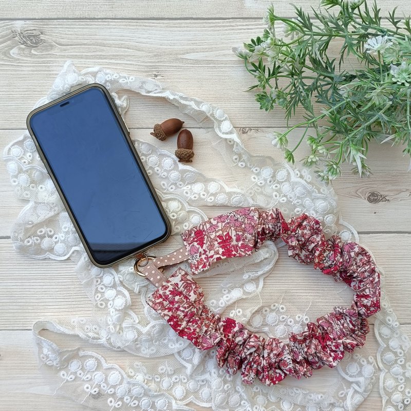 【手机手挽挂绳】花丛里的红花 - 手机配件 - 棉．麻 红色