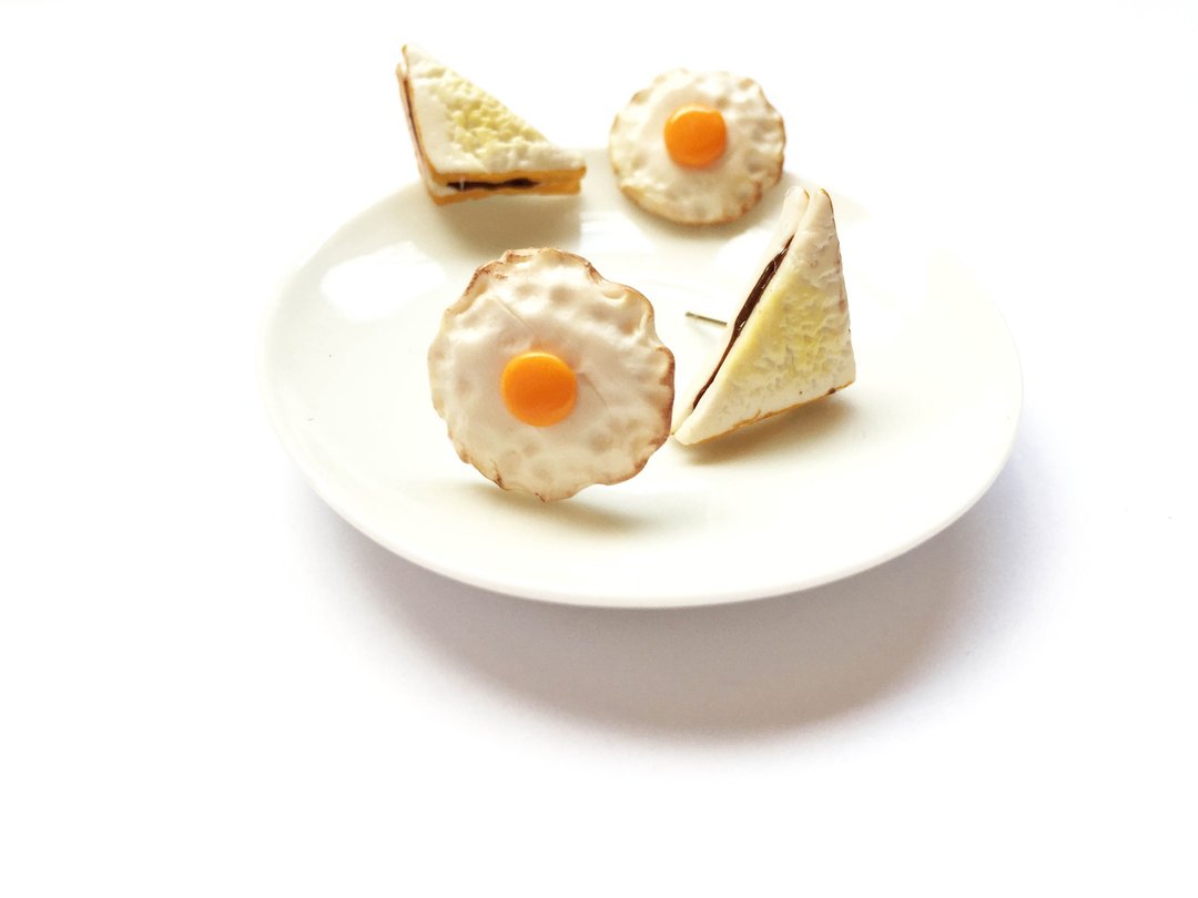Sandwich earrings + fried egg 2 - 耳环/耳夹 - 粘土 白色