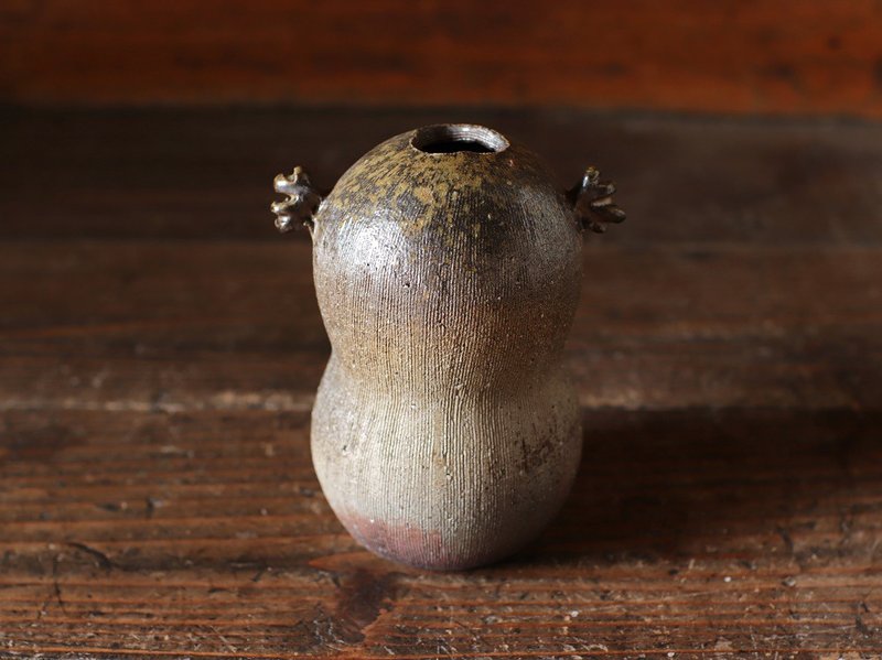 Bizen ware flower case with ears h1-037 - 花瓶/陶器 - 陶 咖啡色