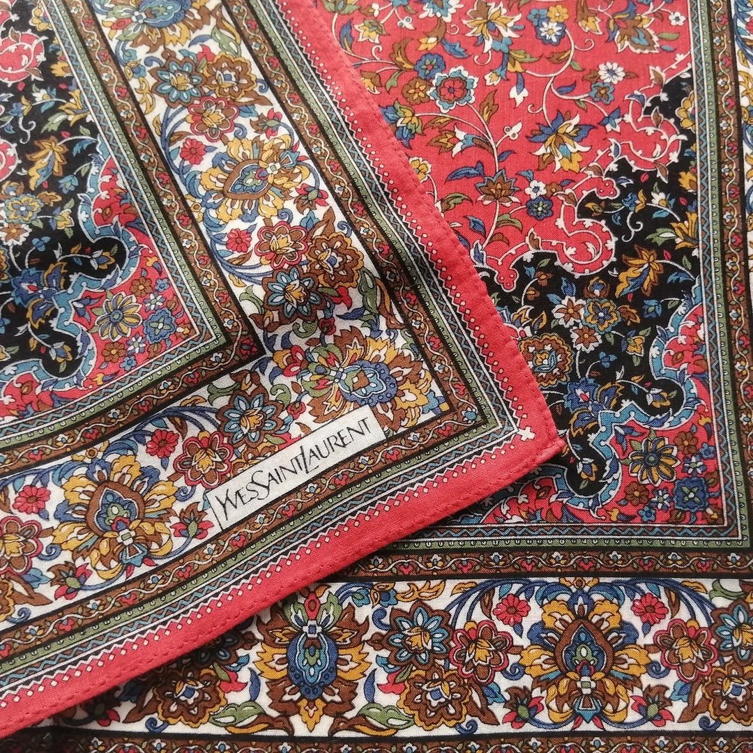 Yves Saint Laurent Vintage Handkerchief Motif Floral 18.5 x 18.5 inches - 丝巾 - 棉．麻 红色