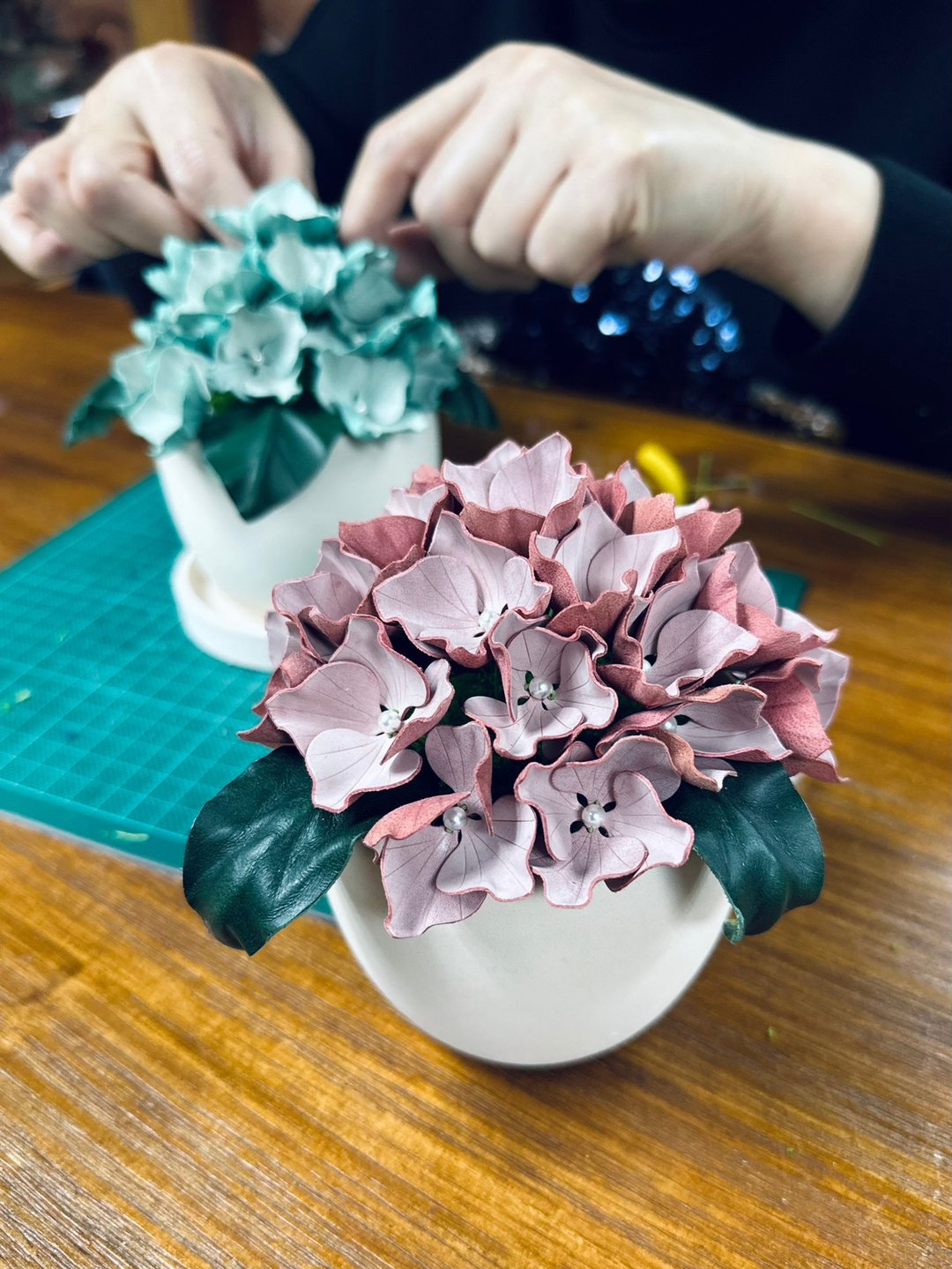 【定制化母亲节礼物】皮革绣球花小盆栽体验课程【一人成班】 - 皮件 - 真皮 