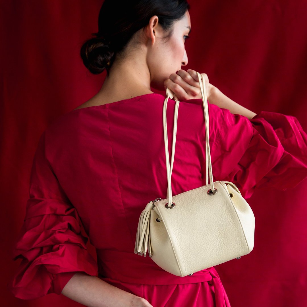 CUDDLE BAG - WOMEN MINIMAL LEATHER HANDBAG/ CROSS BODY BAG- WHITE - 侧背包/斜挎包 - 真皮 白色