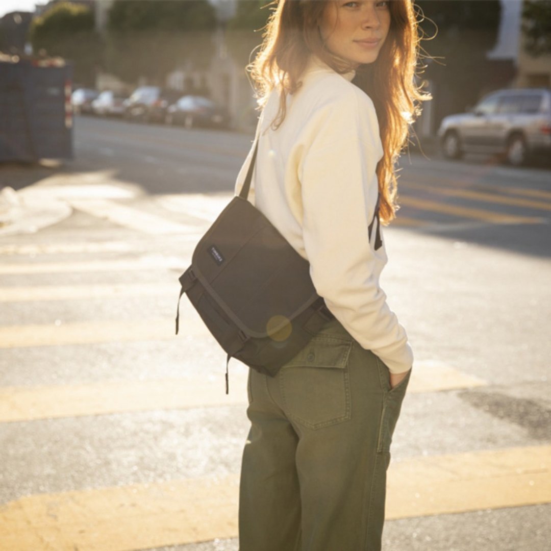 TIMBUK2 FLIGHT CLASSIC MESSENGER 轻量邮差包XS 墨绿色 - 侧背包/斜挎包 - 其他材质 绿色