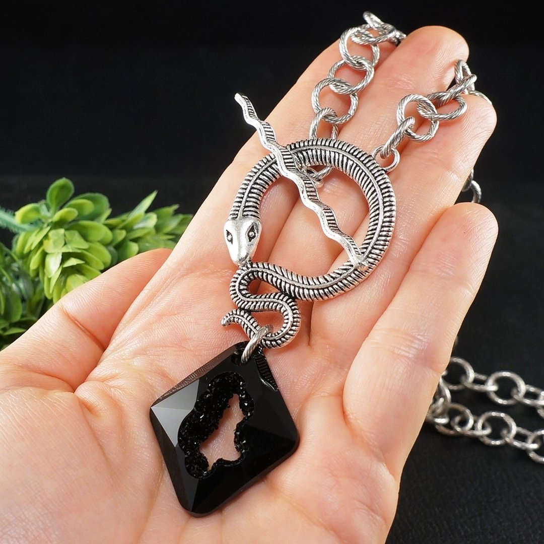 Silver Snake Toggle Necklace Black Swarovski Crystal Geode Pendant Necklace Gift - 项链 - 水晶 黑色