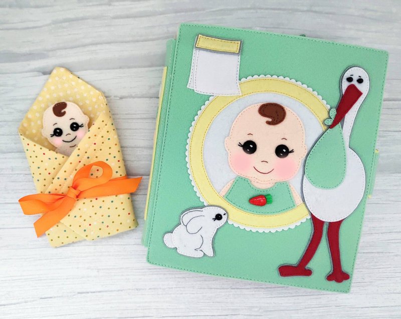Textile Dollhouse with felt doll by clothes,baby house, Baby care book for girl - 玩具/玩偶 - 其他材质 绿色
