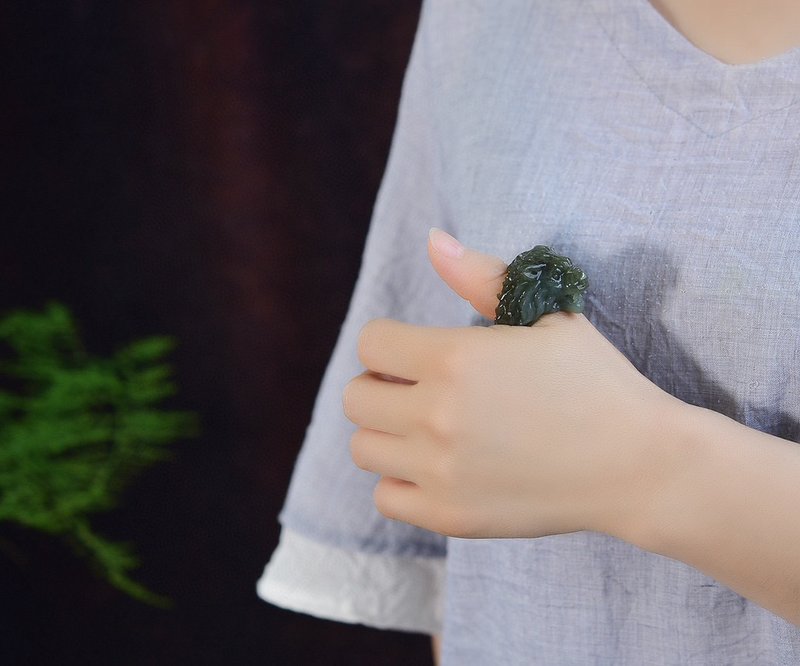 和田玉虎头扳指 圈口20.9非常有意境 雕工精致 上身简单大 - 戒指 - 水晶 