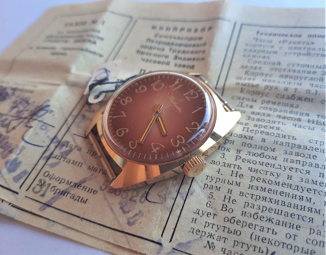 红色表盘机械苏联表 Raketa 2609.HA 手上链男表 1977 复古 - 男表/中性表 - 其他材质 