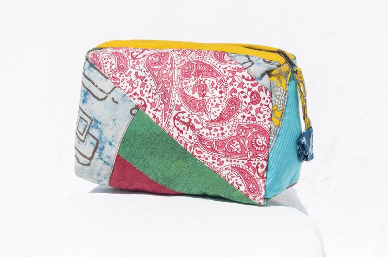 情人节礼物 母亲节礼物 生日礼物 限量一件 蓝染拼布收纳包 / 民族风包 / 相机包 / 木刻印化妆包 / 手机包 / 旅行手拿包 - indigo撞色浪漫花朵 - 手拿包 - 棉．麻 多色