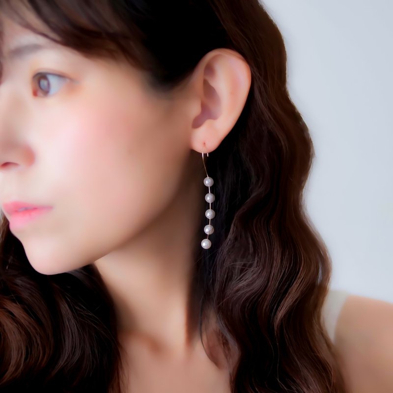 14kgf Swarovski Pearl Prima Pierced Earrings - 耳环/耳夹 - 其他金属 白色