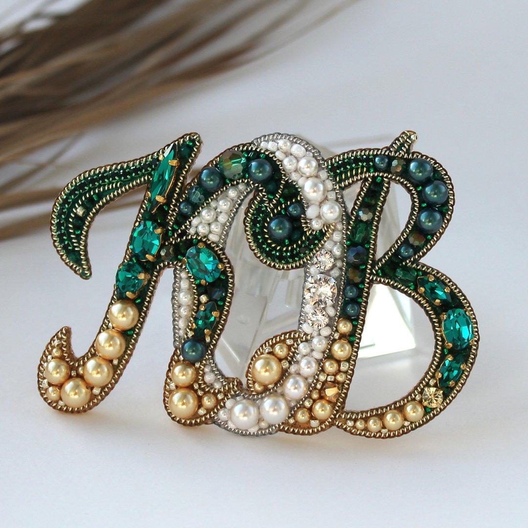 Custom Beaded Letter Brooch.Embroidered Initial Brooch.Name Pin.Customized Gift - 胸针 - 珍珠 绿色