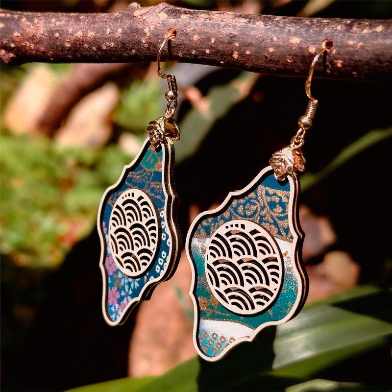 【日花格纸】青海波-木格镂空窗花和纸垂吊大耳环 - 耳环/耳夹 - 木头 