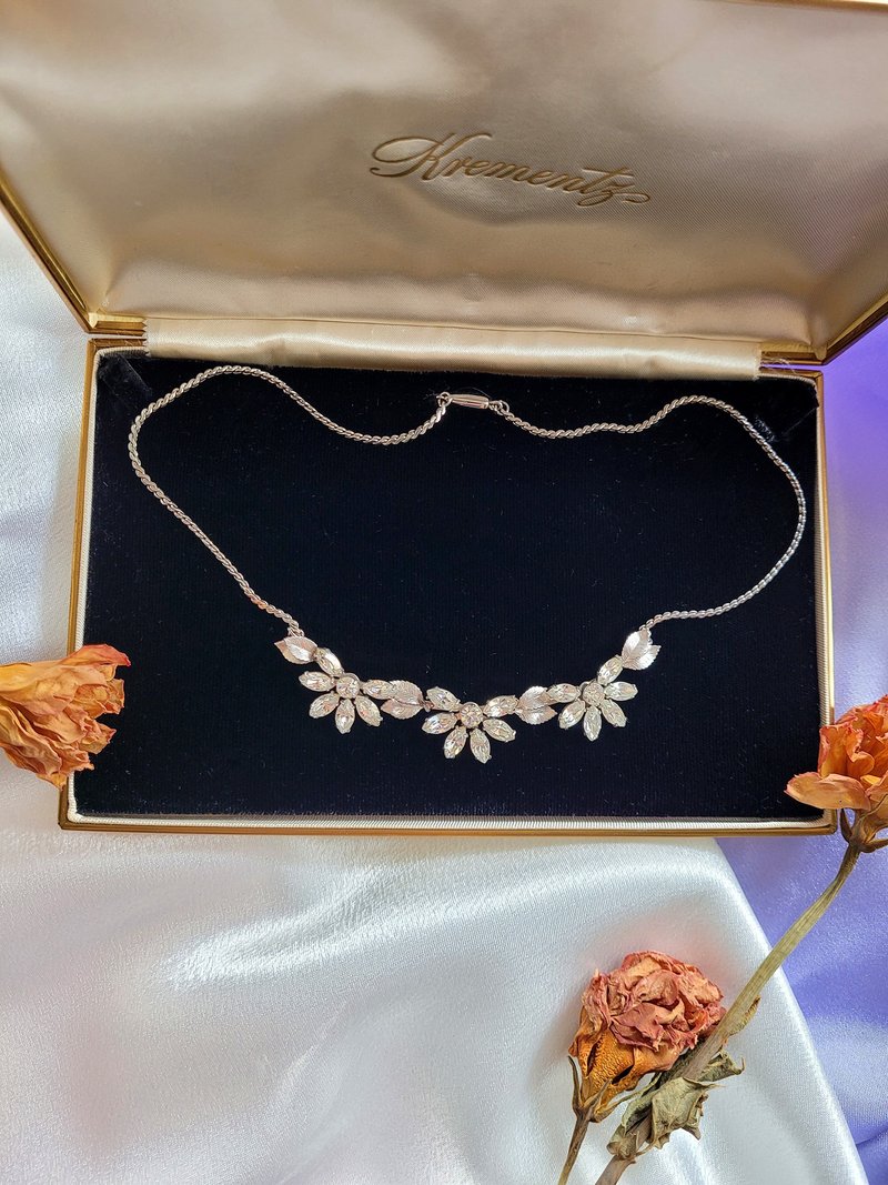 美国西洋古董饰品/Krementz弯式梨形白钻花银叶项链/颈链/晚宴款 - 颈链 - 其他金属 