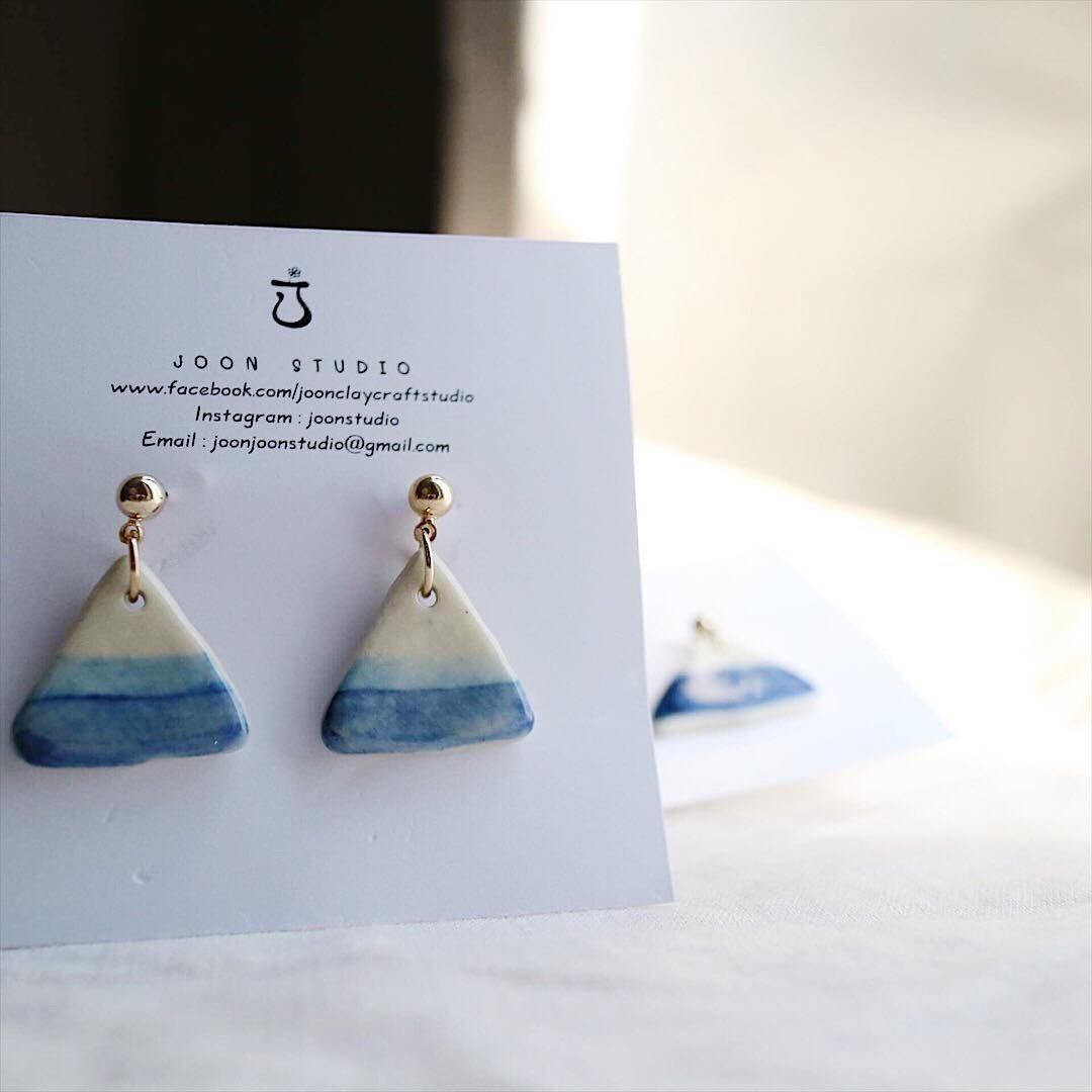 sea blue fuji earring - 耳环/耳夹 - 陶 蓝色