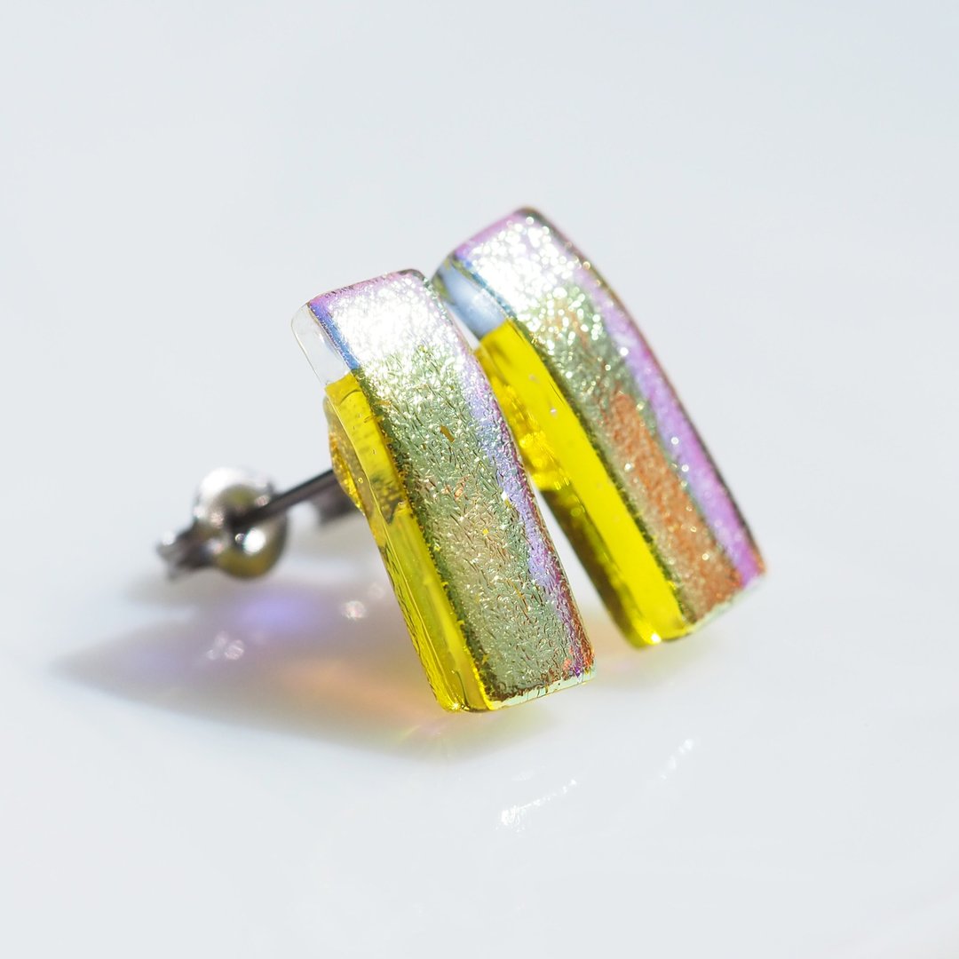 Small glowing glass (Nano [Moon]) Titanium earrings / Clip-On[Choice of metal fittings] [Made to order] - 耳环/耳夹 - 玻璃 黄色