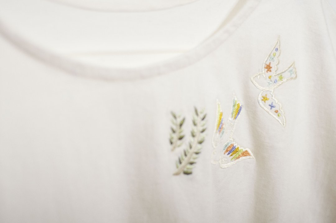 纯棉上衣/刺绣短袖上衣/波希米亚风刺绣Tee/ethnic tops-北欧飞鸟 - 女装 T 恤 - 棉 白色