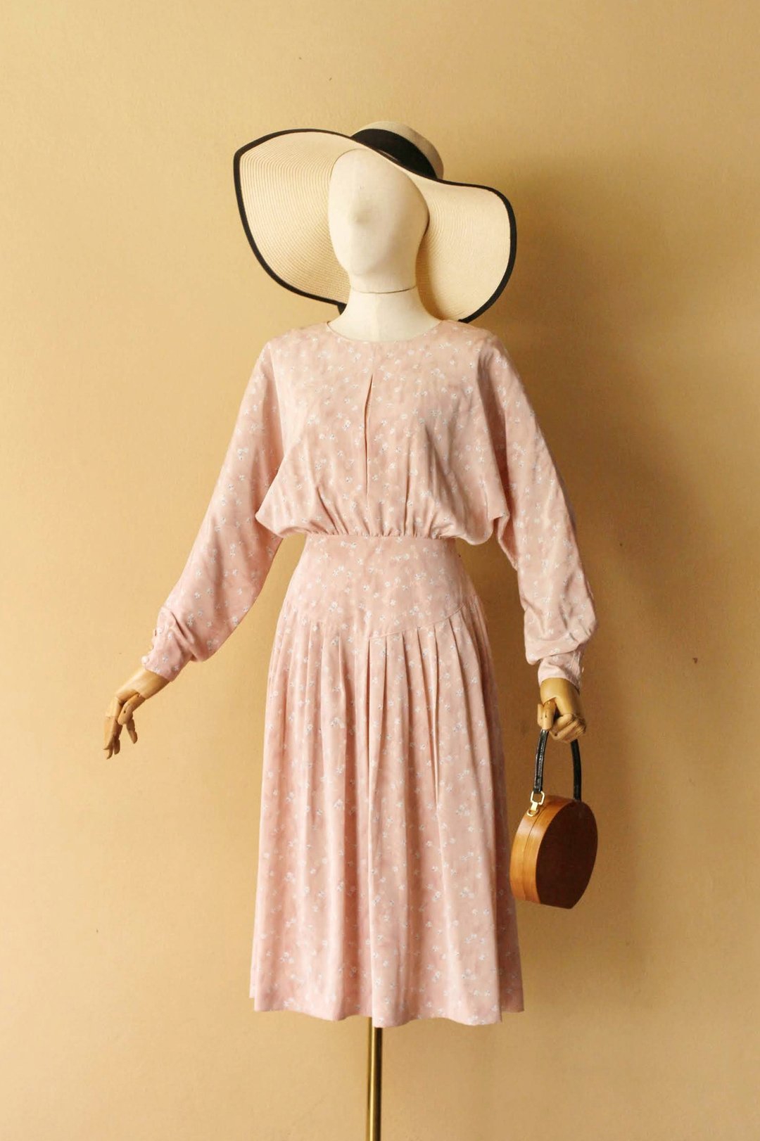 VINTAGE Dolman sleeve dress in romantic pink, waist 25 inch. - 洋装/连衣裙 - 聚酯纤维 粉红色