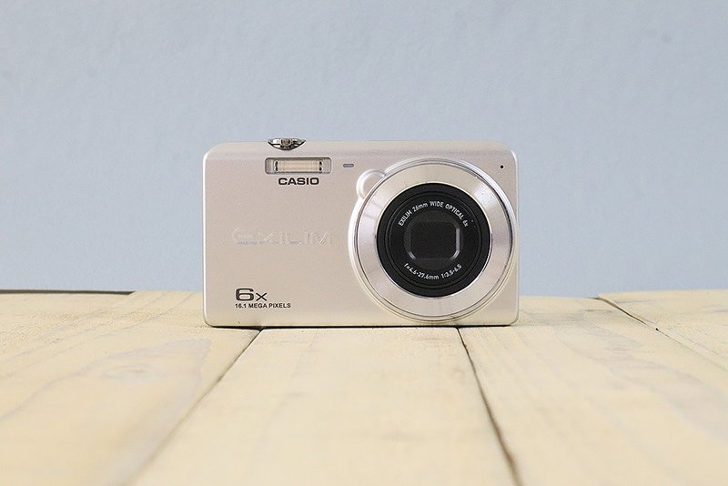 [工作产品] CASIO EXILM EX-ZS28 轻巧型数位相机 S/N 10016120A P007 - 相机 - 其他金属 银色