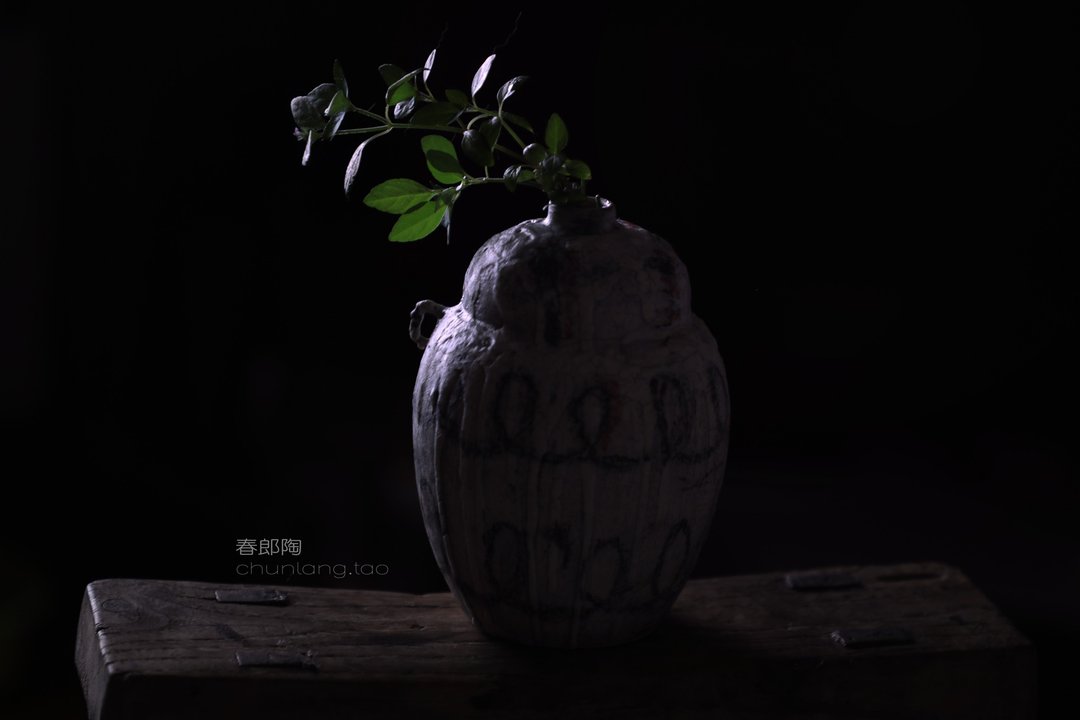 春郎陶-绕绕花器14 cm - 花瓶/陶器 - 陶 多色