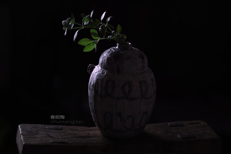 春郎陶-绕绕花器14 cm - 花瓶/陶器 - 陶 多色