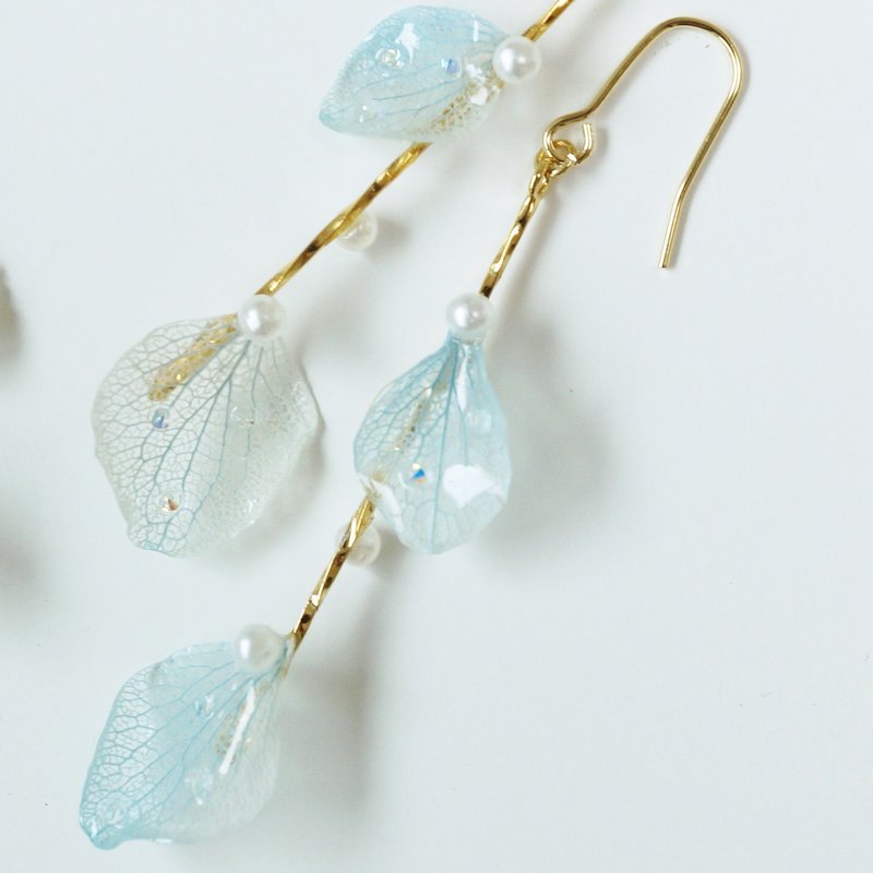 Swarovski raindrops and hydrangea Clip-On - 耳环/耳夹 - 植物．花 蓝色