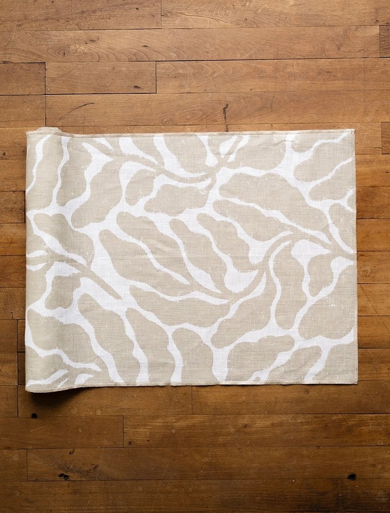 北欧设计 - LEAVES LINEN TABLE RUNNER, SAND 桌旗叶片 - 餐垫/桌巾 - 亚麻 卡其色