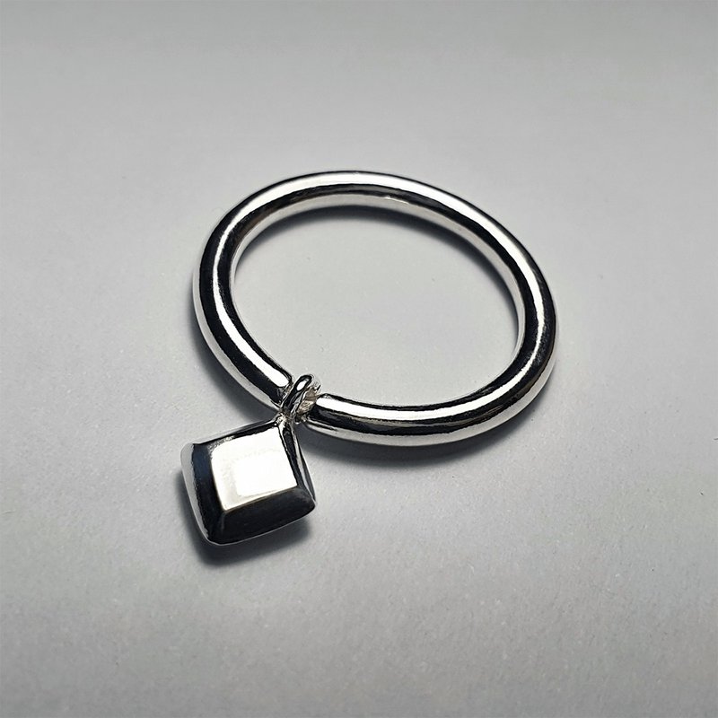 (925 纯银) 简约钻石造型坠饰戒指 - 戒指 - 纯银 银色