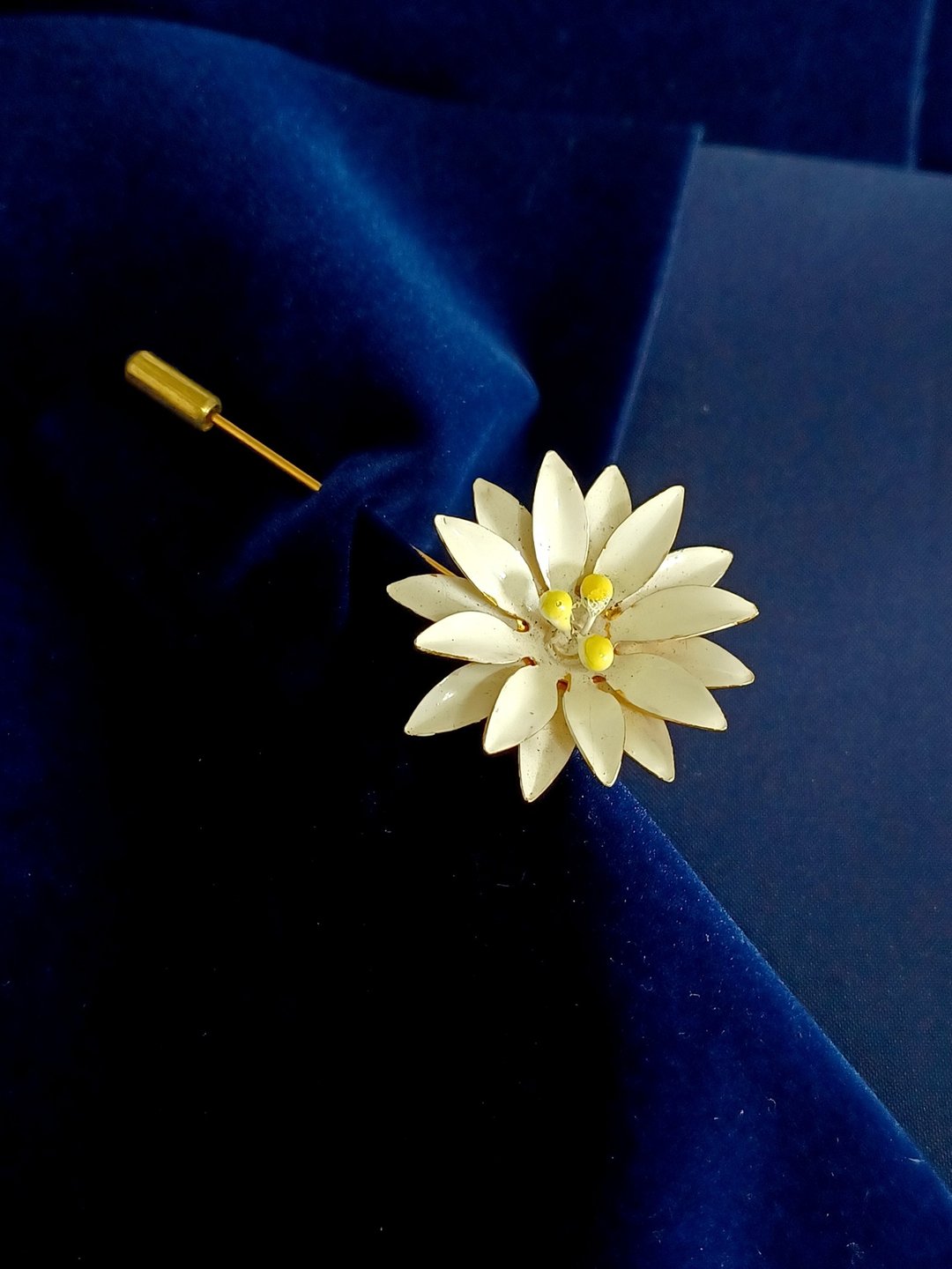 vintage jewelry  SANDOR 经典白色立体珐琅花 帽针 棒针 别针 - 胸针 - 其他金属 