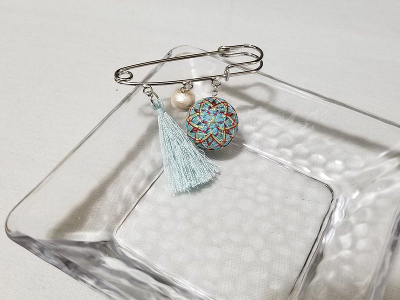 彩线日和 小鞠球扣针 胸针 - 蓝绕 (全人手) - 胸针 - 绣线 蓝色