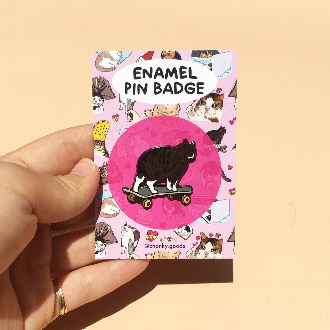 The Original Skateboard Bye Cat Meme Hard Enamel Pin by Chonky Goods by PHS - 胸针 - 其他金属 