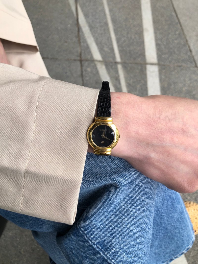 【日本直送 名牌中古包】GUCCI 古驰 腕表 金色 黑色 皮革 蜥蜴压纹 石英 5300L vintage j7kah7 - 女表 - 真皮 黑色