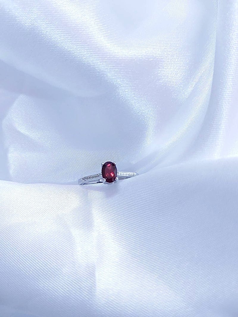 心忱-简约红石榴戒指/可调整式戒围 - 戒指 - 水晶 红色