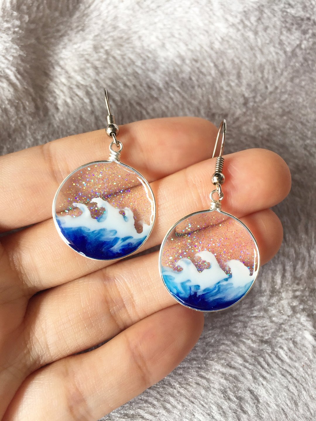 【浪花】纯手绘海洋系列 | 透明圆框手作耳环耳夹 | 玻璃海蓝色 - 耳环/耳夹 - 树脂 