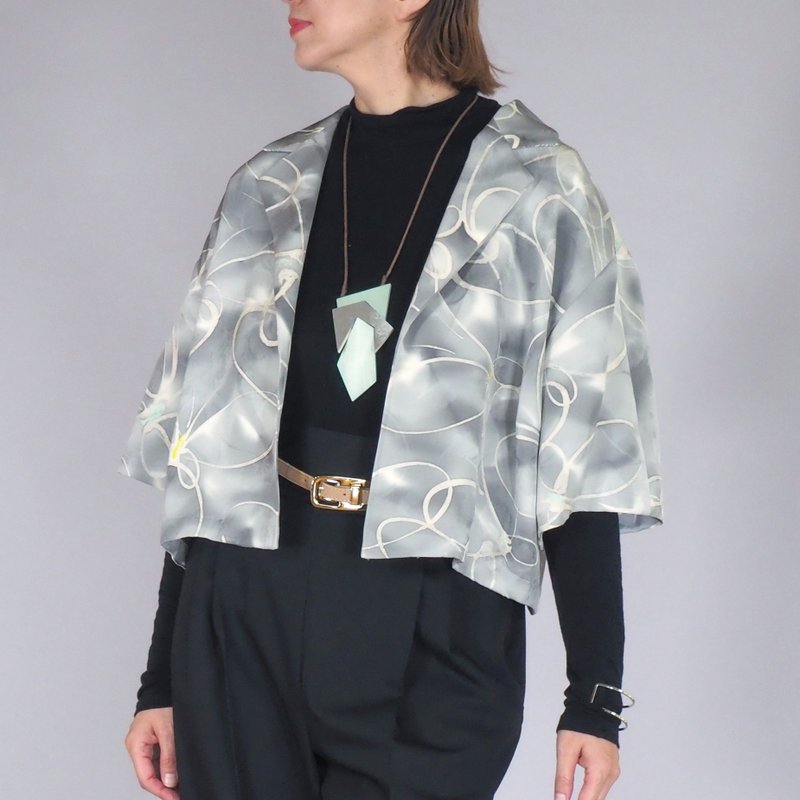 【日本制造】日本复古和服翻版、短款衬衫女式 M-L、丝绸、蝴蝶 - 女装衬衫 - 丝．绢 灰色