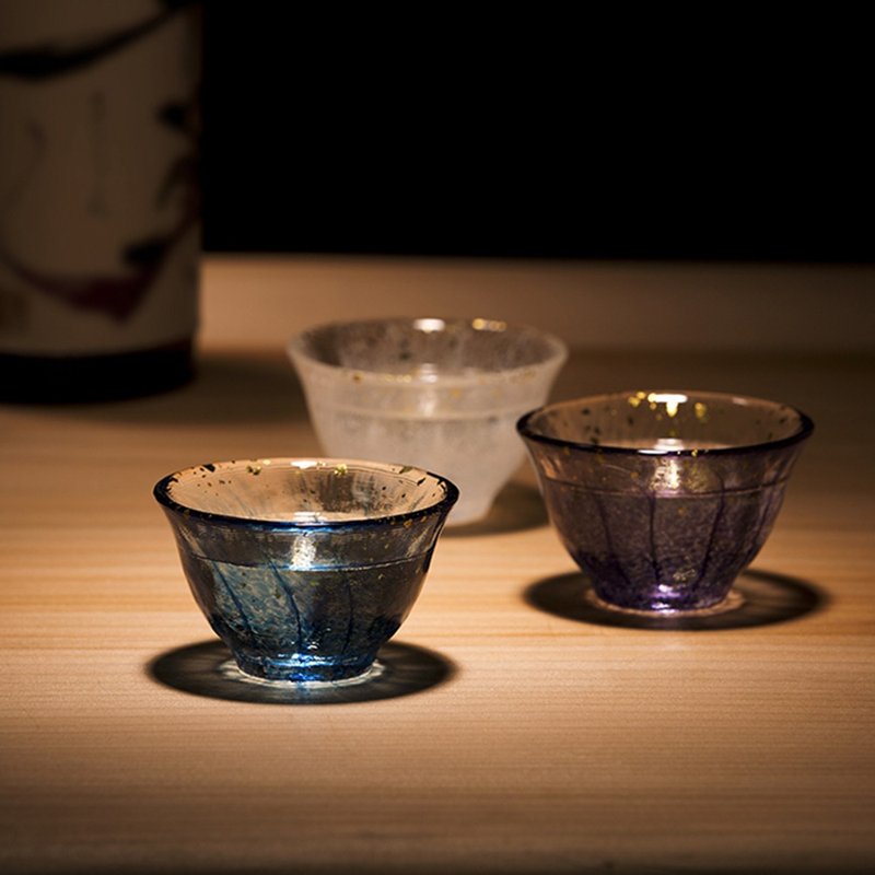 【新品】日本津轻 庄内 金箔水蓝清酒杯 70ml - 酒杯/酒器 - 玻璃 多色