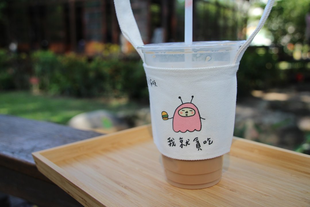 【杯套】插画手绘风 附吸管收纳 环保杯袋 | 我就贪吃怎毛样 - 手提包/手提袋 - 其他材质 