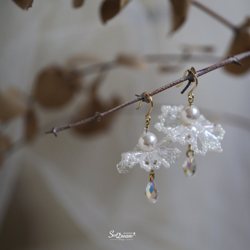 微光点点 -柔光映礼 水晶耳环 串珠玻璃珠耳夹/耳环 - 耳环/耳夹 - 琉璃 白色