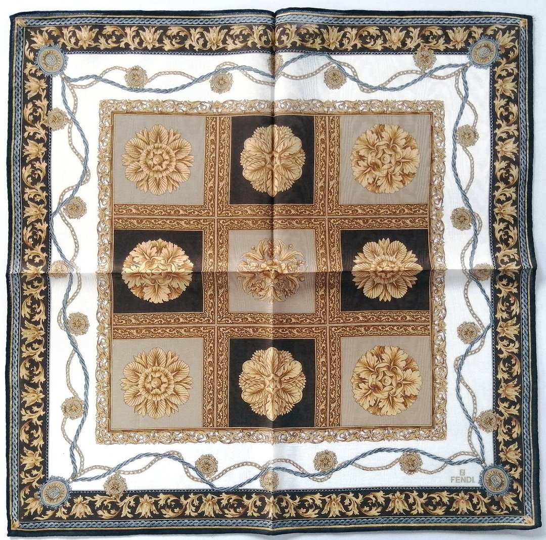 古董 Fendi 丝巾 – 巴洛克花卉奖章金色印花 20 x 19.5 英寸 - 手帕/方巾 - 棉 咖啡色
