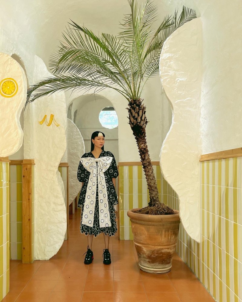 V领拼接荷叶边+大蝴蝶结上衣 - 女装衬衫 - 棉．麻 黑色