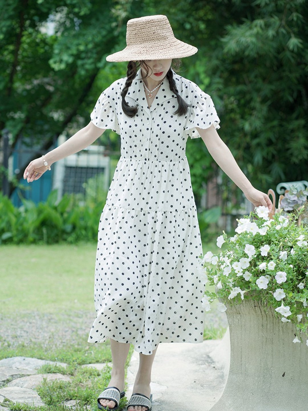 白色圓點 夏日波爾卡 法式復古波點洋裝 浪漫小飛袖收腰連身裙 - 洋装/连衣裙 - 聚酯纤维 白色