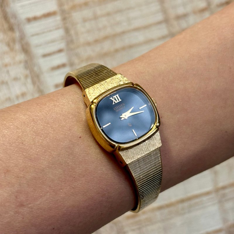 CITIZEN 少见酒桶形金色表壳 黑色表盘 罗马时标 手工表带 古董表 - 女表 - 其他金属 金色