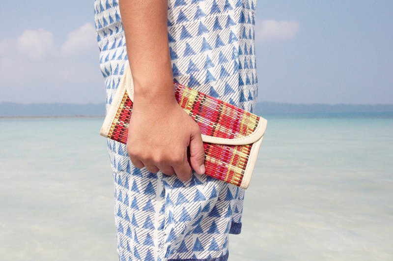 情人节礼物 手工限量长型收纳包 / 民族风包 / 竹编包 / 化妆包 / 手机包 / 手拿包 / 皮夹 / 钱包 - 红色系 Boho彩色渐层竹编棉麻包 ( 大 ) - 手拿包 - 竹 红色